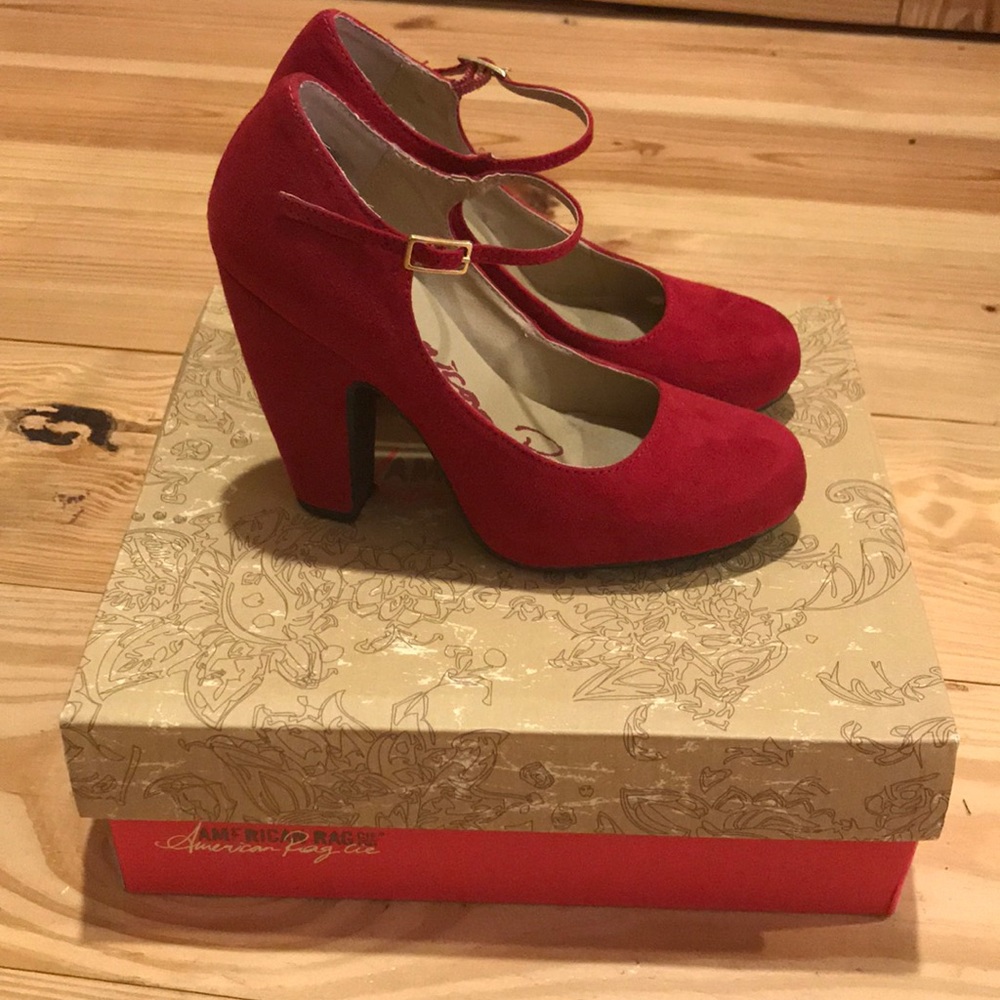 Ankle strap suede red pumps